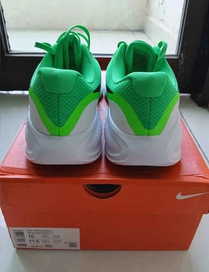 Selling Nike Revolution 8 Shoes gallery
