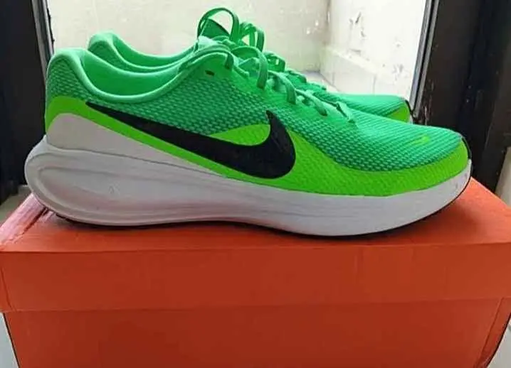 Selling Nike Revolution 8 Shoes gallery